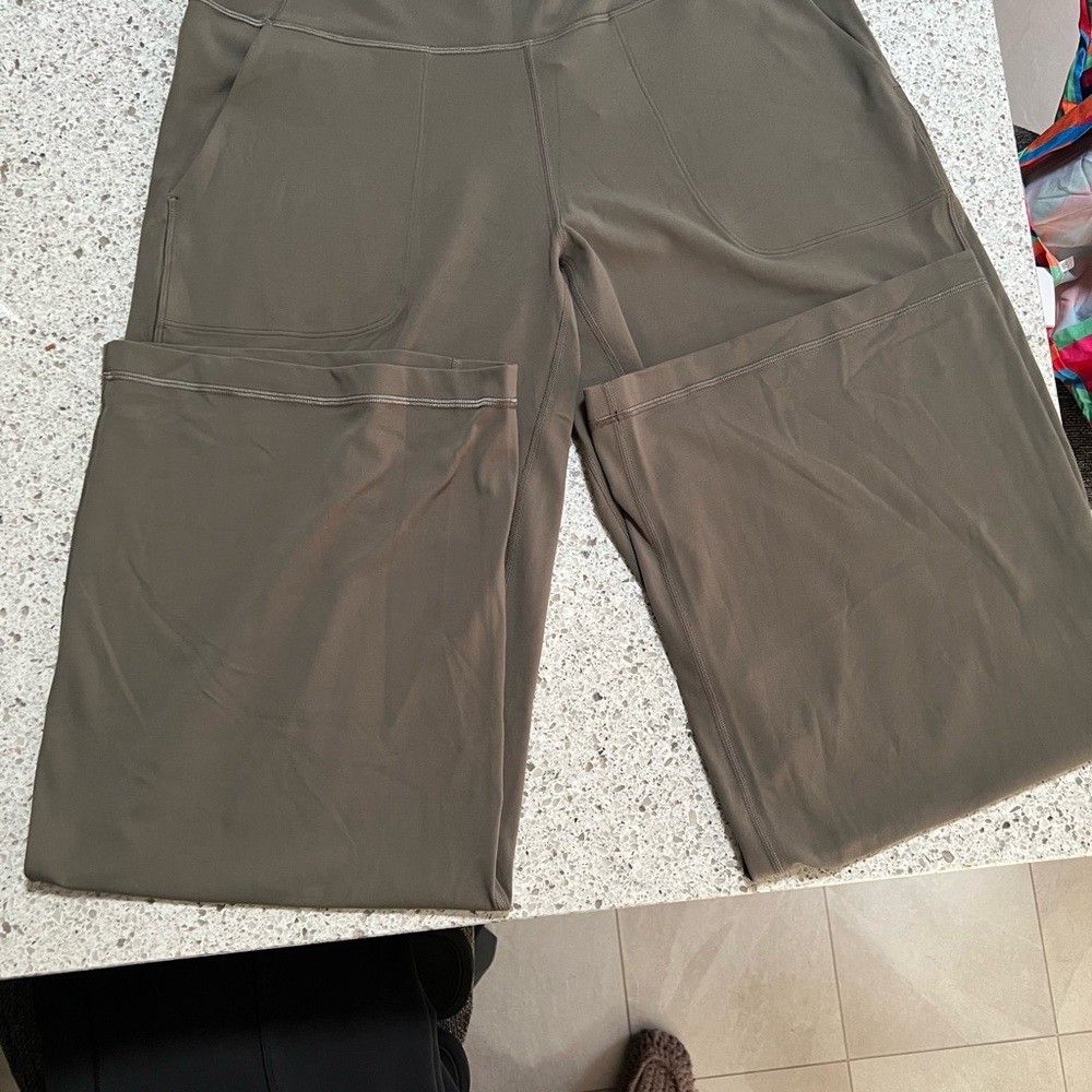 Brand NEW Lululemon Wide Leg sage/moss Green pants